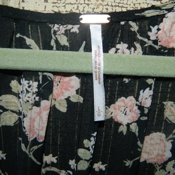 Free People New Final Rose Floral Balloon Sleeve Blouse Black  Sz L (R-17) - Picture 2 of 6